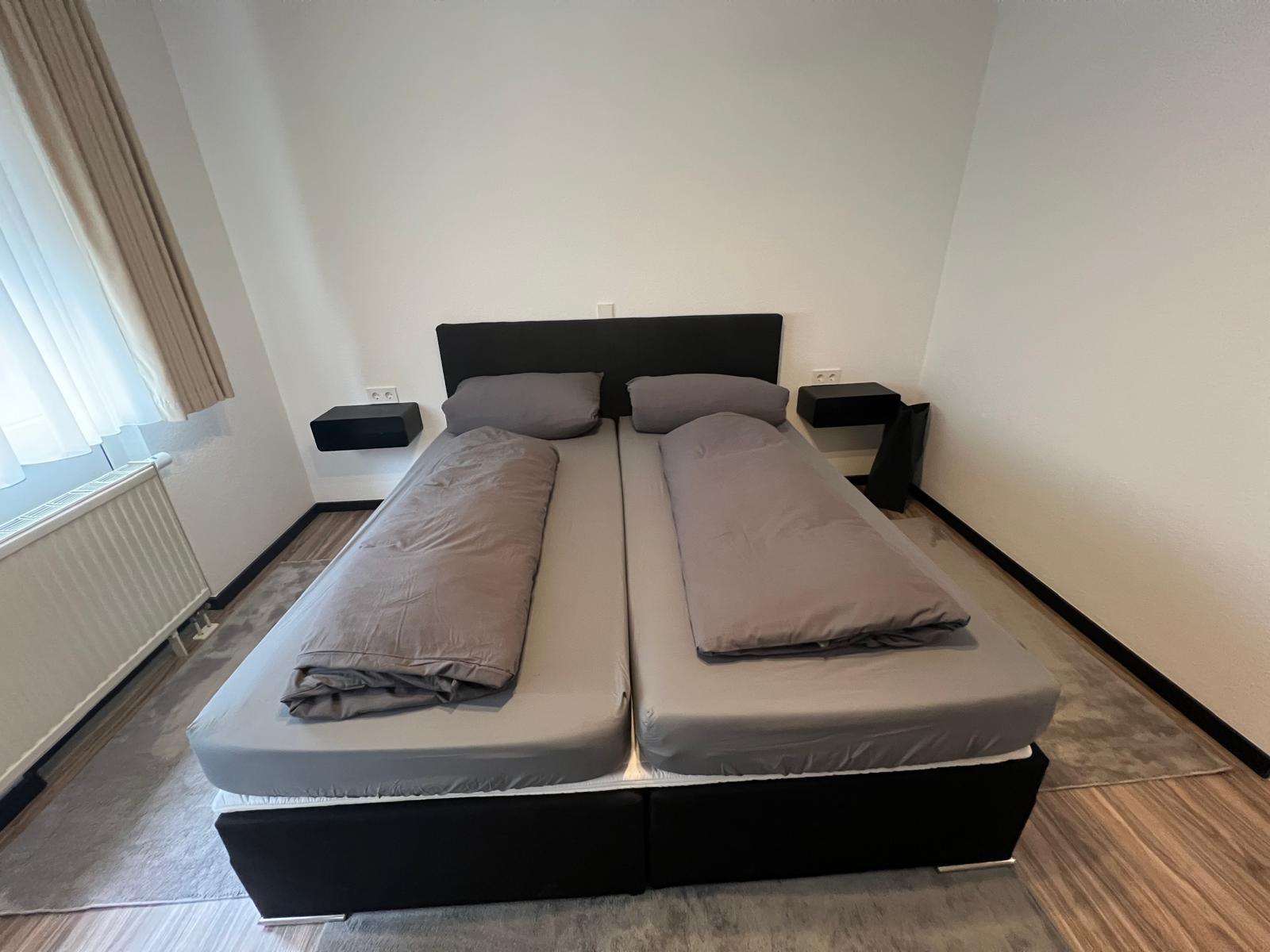 Doppelbett im Schlafzimmer